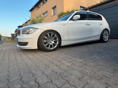 Gebraucht BMW 116 120 PS (88 kW) 2011 Weiß Kleinwagen