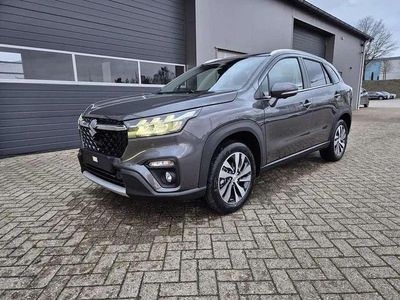 Titan dark gray pearl metallic Neu 2025 Suzuki SX4 S-Cross Comfort+ SUV | 29.490 € (Guter Preis)