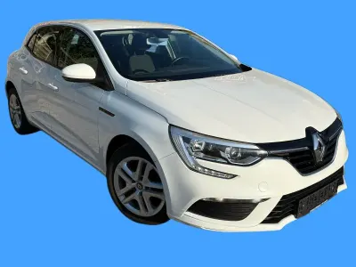 Gebraucht Renault Mégane IV Play 132 PS (97 kW) 2017 Weiß Limousine