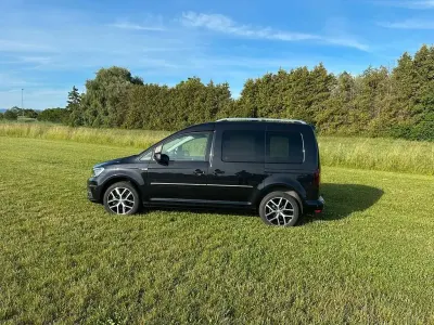 Gebraucht VW Caddy Highline 150 PS (110 kW) 2018 Schwarz Van / Kleinbus