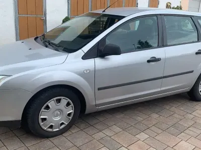 Gebraucht Ford Focus Trend 116 PS (85 kW) 2005 Silber Kombi