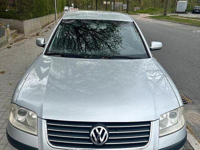 Usata VW Passat 102 CV (75 kW) 2003 Grigio Berlina