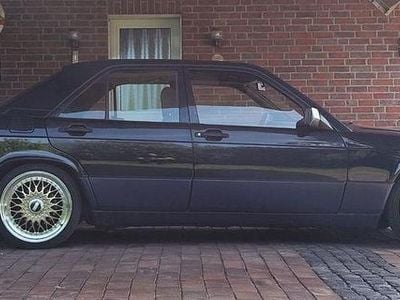 Second-hand Mercedes 190 109 CP (80 kW) 1990 Albastru Berlinǎ