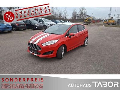 Gebraucht Ford Fiesta Titanium 101 PS (74 kW) 2015 Race red Kleinwagen
