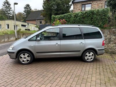 Silber Gebraucht 2004 Ford Galaxy Ghia Van / Kleinbus | 4.990 € (Teuer)