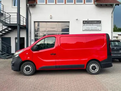 Gebraucht Opel Vivaro 145 PS (106 kW) 2018 Rot Van / Kleinbus