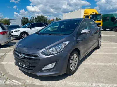 Gebraucht Hyundai i30 Trend 110 PS (80 kW) 2015 Grau Limousine