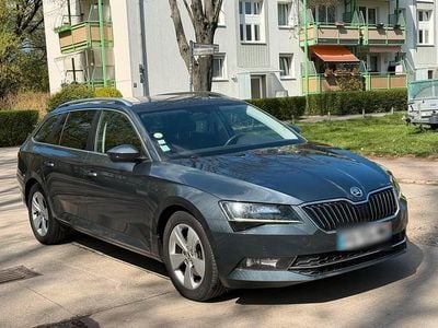 Usata Skoda Superb 150 CV (110 kW) 2019 Grigio Station wagon