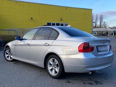 Gebraucht BMW 318 143 PS (105 kW) 2007 Grau Limousine