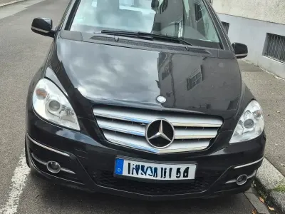 Gebraucht Mercedes B180 116 PS (85 kW) 2011 Schwarz Van / Kleinbus