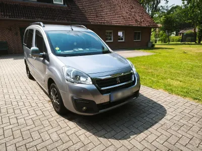 Gebraucht Peugeot Partner Tepee Allure 120 PS (88 kW) 2017 Grau Van / Kleinbus