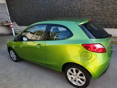 Usata Mazda 2 75 CV (55 kW) 2010 Verde Utilitaria