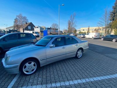 Mercedes E200