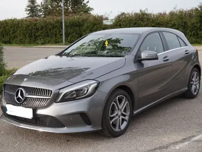 Używany Mercedes A180 122 KM (89 kW) 2016 Szary Sedan/Limuzyna