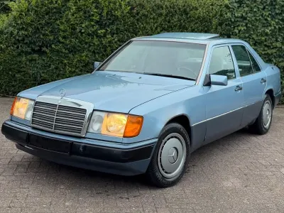 Gebraucht Mercedes 200 118 PS (86 kW) 1991 Blau Limousine