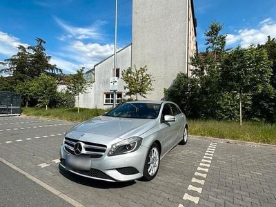 Używany Mercedes A180 122 KM (89 kW) 2012 Szary Sedan/Limuzyna