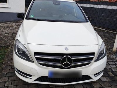 Gebraucht Mercedes B180 109 PS (80 kW) 2013 Weiß Van / Kleinbus