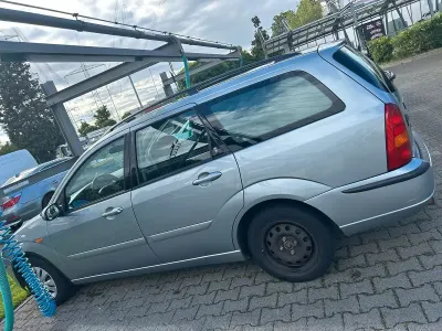 Gebraucht Ford Focus Ghia 101 PS (74 kW) 2003 Grau Kombi