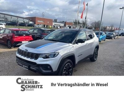 Gebraucht Jeep Compass Trailhawk 179 PS (131 kW) 2022 Glacier metallic/dach schwarz SUV