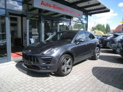Gebraucht Porsche Macan 252 PS (185 kW) 2017 Vulkangraumetallic SUV