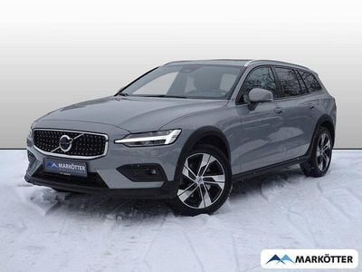 Grau Gebraucht 2023 Volvo V60 CC Plus Kombi | 34.950 € (Guter Preis)
