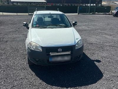 Usado Fiat Strada 95 HP (69 kW) 2013 Branco