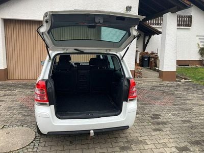 Gebraucht Opel Zafira Family 110 PS (80 kW) 2014 Weiß Van / Kleinbus