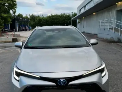 Gebraucht Toyota Corolla Hybrid 140 PS (102 kW) 2024 Silber Kombi