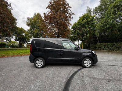 Schwarz Gebraucht 2017 Fiat Doblò Van / Kleinbus | 8.990 € (Fairer Preis)