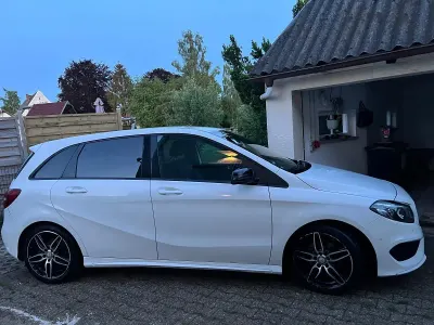 Gebraucht Mercedes B180 AMG line 122 PS (89 kW) 2017 Weiß Kleinwagen