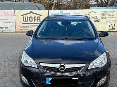Gebraucht Opel Astra Selection 140 PS (102 kW) 2011 Schwarz Limousine
