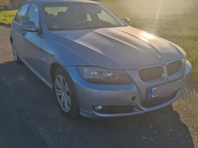 Gebraucht BMW 318 140 PS (102 kW) 2008 Blau Limousine