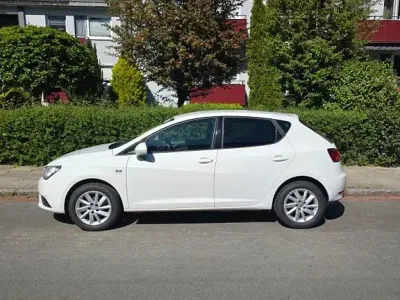 Używany Seat Ibiza Style 69 KM (50 kW) 2013 Biały Sedan/Limuzyna