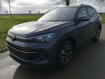 Neu VW Tiguan Life 150 PS (110 kW) 2026 Delfingrau metallic SUV