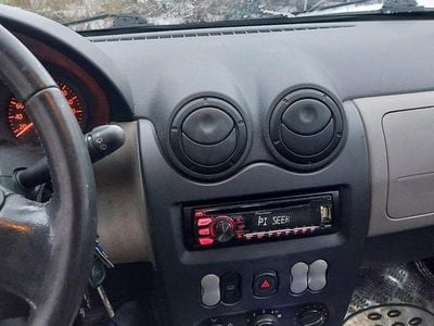 Rot Gebraucht 2010 Dacia Sandero Kleinwagen | 1.000 €