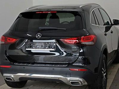 Second-hand Mercedes GLA200 Progressive 150 CP (110 kW) 2021 Negru SUV