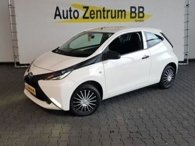 Gebraucht Toyota Aygo 69 PS (50 kW) 2014 Weiß Kleinwagen