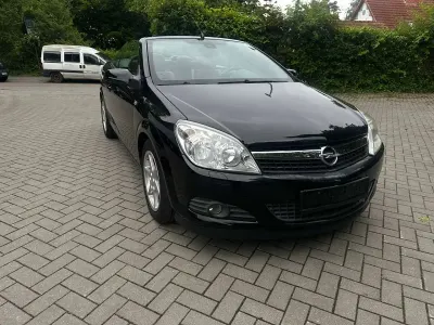 Gebraucht Opel Astra Cabriolet 140 PS (102 kW) 2008 Saphirschwarz mi2 Cabrio
