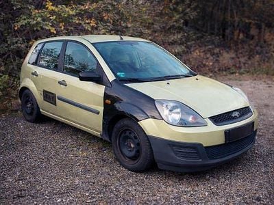 Gebraucht Ford Fiesta Ambiente 69 PS (50 kW) 2007 Grün Kleinwagen