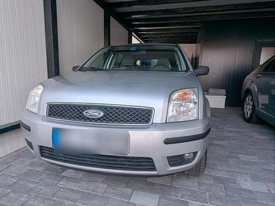 Usata Ford Fusion 80 CV (58 kW) 2003 Argento Utilitaria