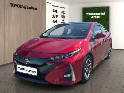 Gebraucht Toyota Prius Basis 122 PS (89 kW) 2018 Sonderfarbe granatapfelrot metallic Kleinwagen