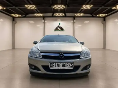Gebraucht Opel Astra 140 PS (102 kW) 2008 Pannacotta m2 Cabrio