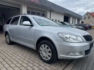 Gebraucht Skoda Octavia Ambition 105 PS (77 kW) 2011 Silber Kombi