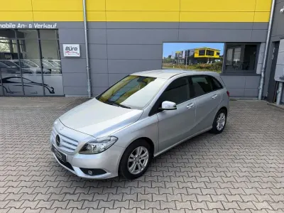 Gebraucht Mercedes B180 109 PS (80 kW) 2014 Silber Kleinwagen