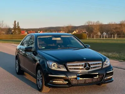 Gebraucht Mercedes C200 184 PS (135 kW) 2011 Schwarz Limousine