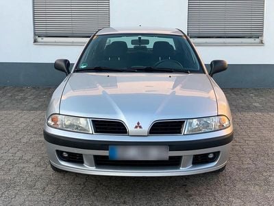 Usata Mitsubishi Carisma 100 CV (73 kW) 1999 Grigio Berlina