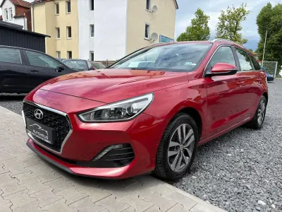 Gebraucht Hyundai i30 Premium 140 PS (102 kW) 2019 Rot Kombi