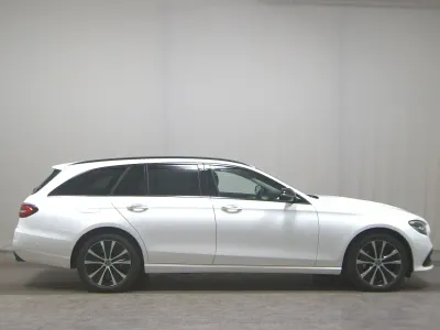 Gebraucht Mercedes E300 Avantgarde 306 PS (225 kW) 2022 Weiss Limousine