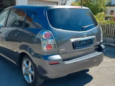 Begagnad Toyota Corolla Verso Sol 177 HK (130 kW) 2007 Grå Minibuss