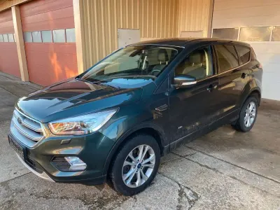 Gebraucht Ford Kuga Titanium 175 PS (128 kW) 2018 Grün SUV